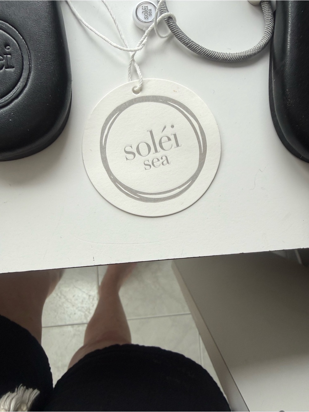 Solei Sea thong sandals black size 8 NWT - Picture 5 of 6